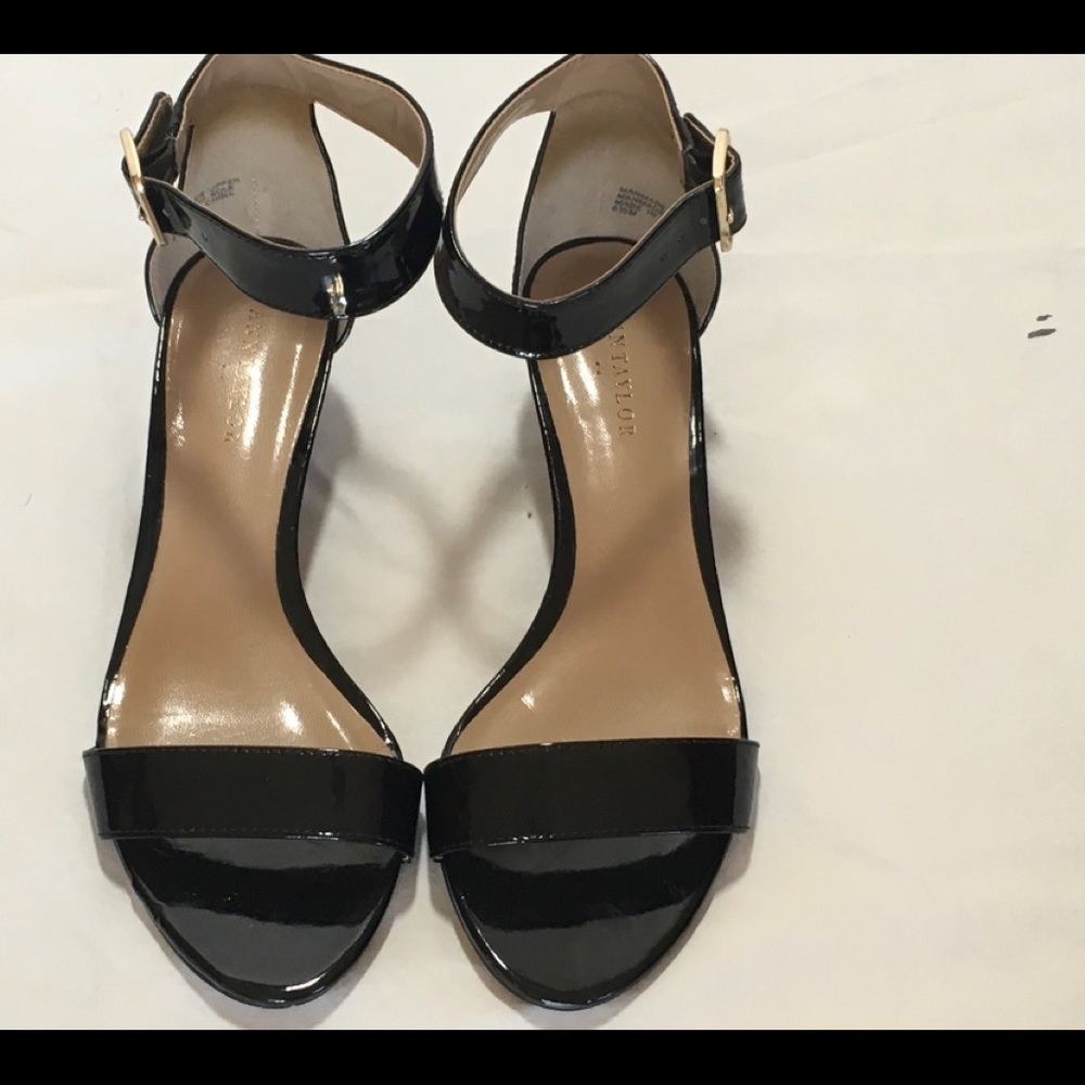 Ann Taylor Black Patent Wedges 6.5